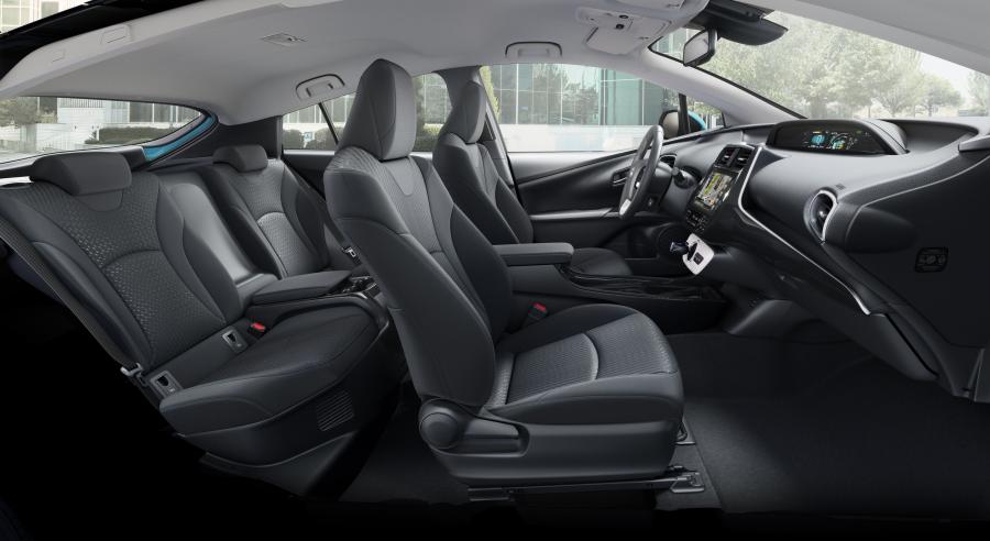 Интерьер Toyota Prius Plug-in Hybrid 2016 года  (фото 178 из 187)